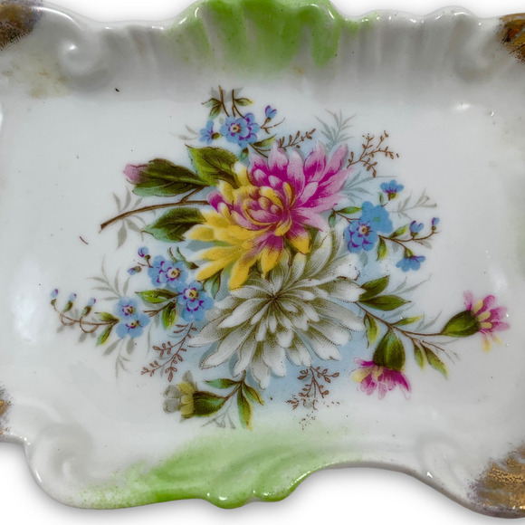 1940's Porcelain white and gold floral soap dish / jewelry tray - Picture 6 of 10